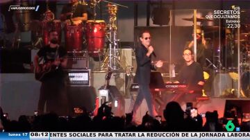 Alfonso Arús alucina al ver a Marc Anthony con gafas de sol en su concierto en Sevilla: "No ve tres en un burro"