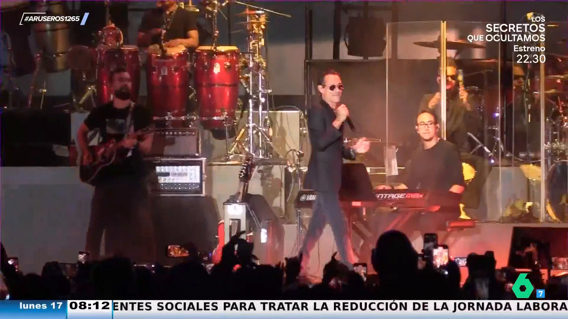 Alfonso Arús alucina al ver a Marc Anthony con gafas de sol en su concierto en Sevilla: "No ve tres en un burro"