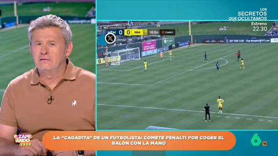 La metedura de pata de un futbolista que termina en penalti: coge el balón con la mano La metedura de pata de un futbolista que termina en penalti: coge el balón con la mano