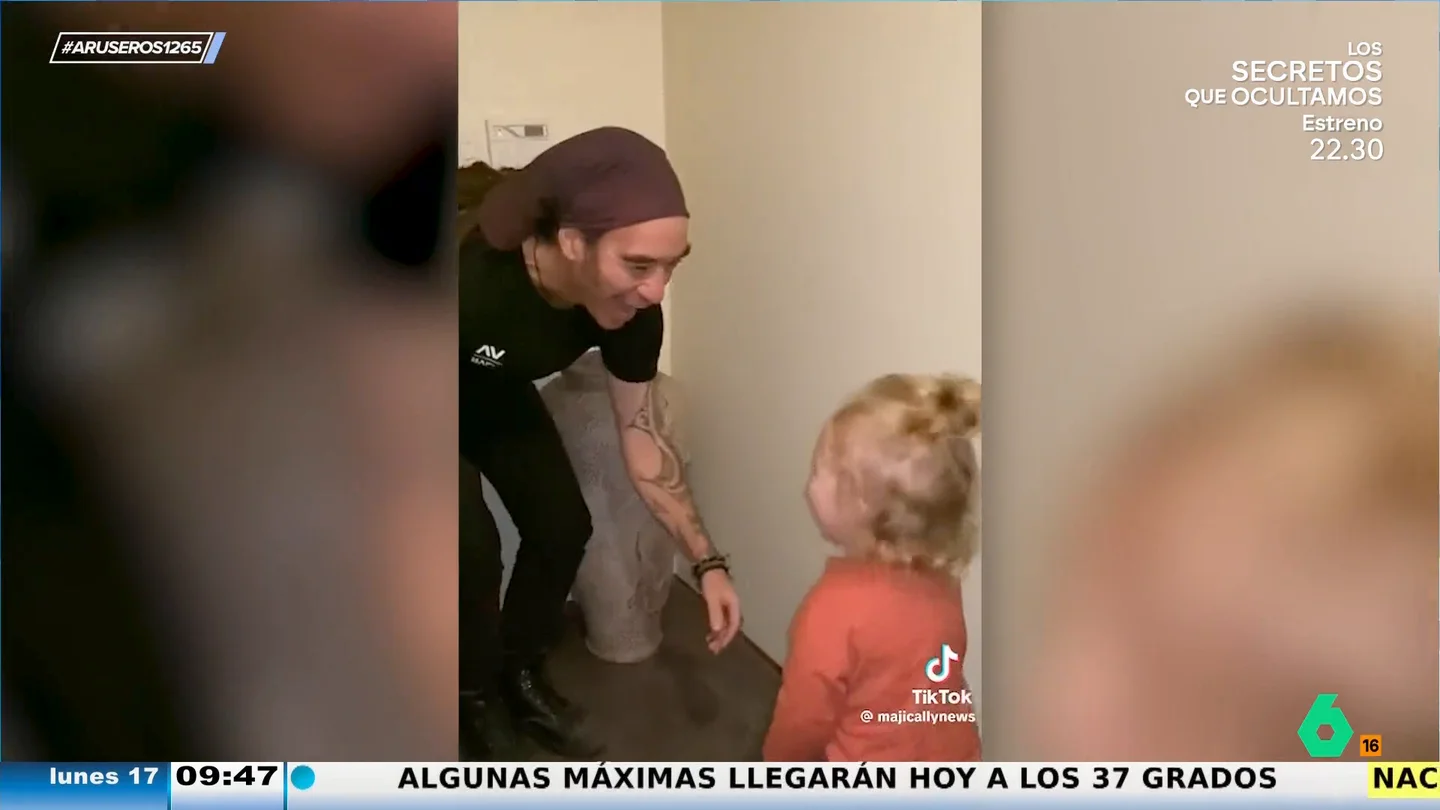 Un padre decide dejar su trabajo tras llevar tres meses sin ver a su hija: este es el emotivo reencuentro Un padre decide dejar su trabajo tras llevar tres meses sin ver a su hija: este es el emotivo reencuentro