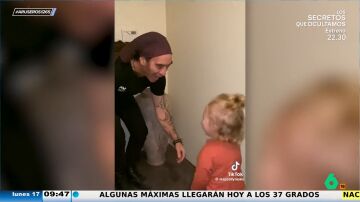 Un padre decide dejar su trabajo tras llevar tres meses sin ver a su hija: este es el emotivo reencuentro