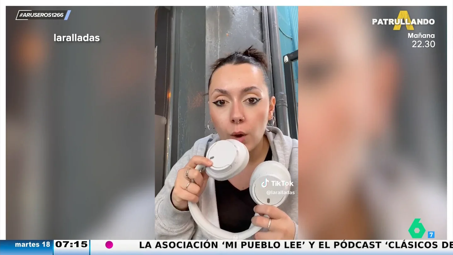 Una joven cuenta lo que hacen en un bar de Irlanda cuando no tienen sitio: "Te sientan en una mesa con desconocidos" Una joven cuenta lo que hacen en un bar de Irlanda cuando no tienen sitio: "Te sientan en una mesa con desconocidos"