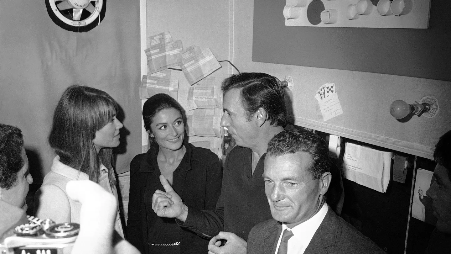 Francoise Hardy, Anouk Aime, Yves Montand y Eric Tabarly en una imagen de archivo. Francoise Hardy, Anouk Aime, Yves Montand y Eric Tabarly en una imagen de archivo.