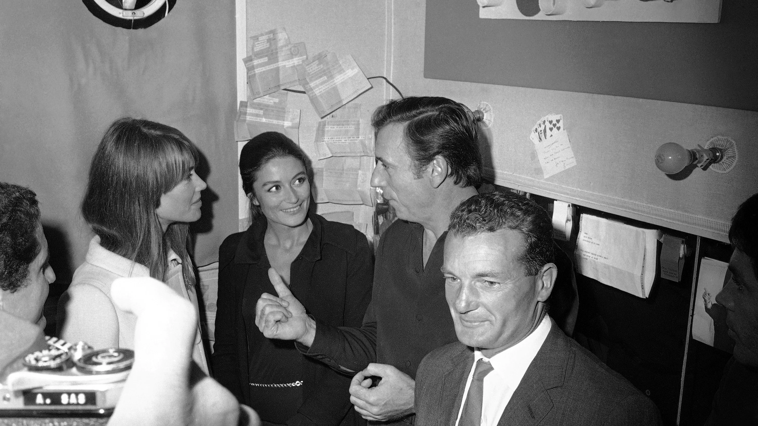  Francoise Hardy, Anouk Aime, Yves Montand y Eric Tabarly en una imagen de archivo.