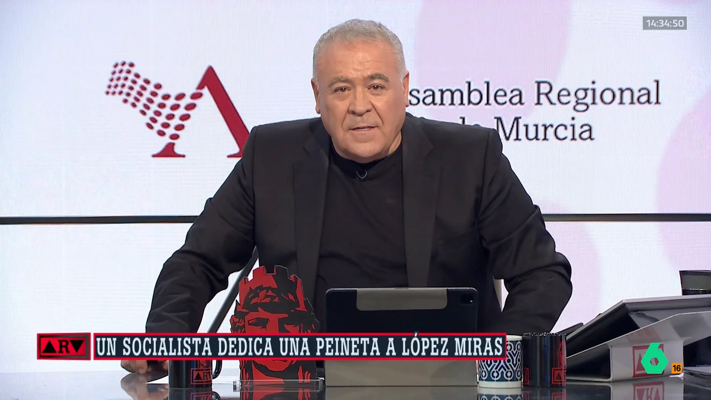 ARV- Ferreras reacciona a la peineta de Pepe Vélez (PSOE) a López Miras: "Es una falta de educación importante" ARV- Ferreras reacciona a la peineta de Pepe Vélez (PSOE) a López Miras: "Es una falta de educación importante"