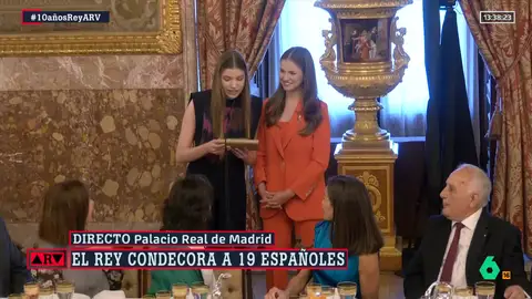 El emotivo brindis sorpresa de la princesa Leonor y la infanta Sofía: "Mamá, papá, gracias"