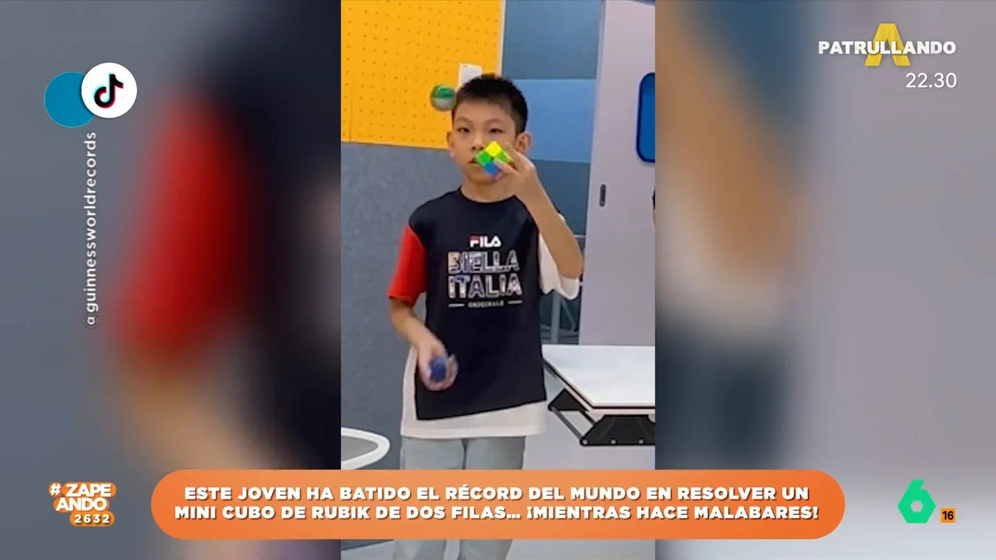 Un niño ha logrado batir un curioso récord: resuelve el dado de Rubik en 10 segundos mientras hace malabares Un niño ha logrado batir un curioso récord: resuelve el dado de Rubik en 10 segundos mientras hace malabares