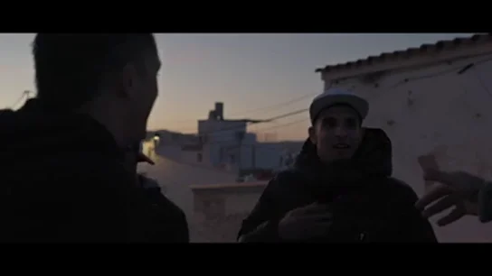 "Un poco más y me disparas": el tenso momento de 'Zazza, el italiano' con un joven en el barrio más "problemático" de Ibiza  "Un poco más y me disparas": el tenso momento de 'Zazza, el italiano' con un joven en el barrio más "problemático" de Ibiza