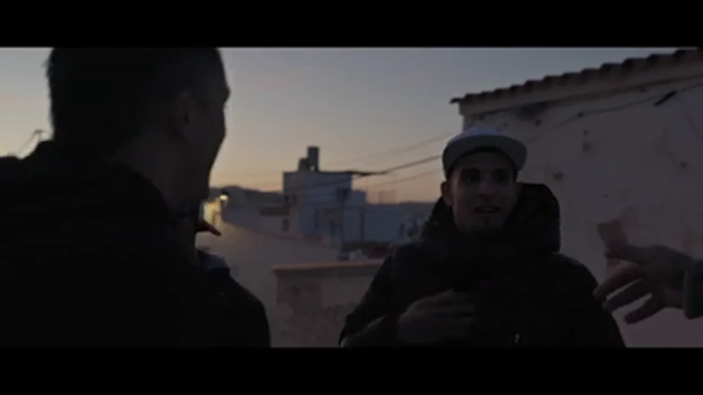 "Un poco más y me disparas": el tenso momento de 'Zazza, el italiano' con un joven en el barrio más "problemático" de Ibiza "Un poco más y me disparas": el tenso momento de 'Zazza, el italiano' con un joven en el barrio más "problemático" de Ibiza