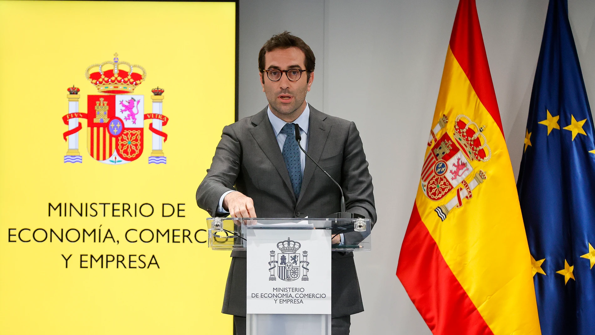 El ministro de Economía, Carlos Cuerpo, atiende a la prensa este miércoles 19 de junio en Madrid. 