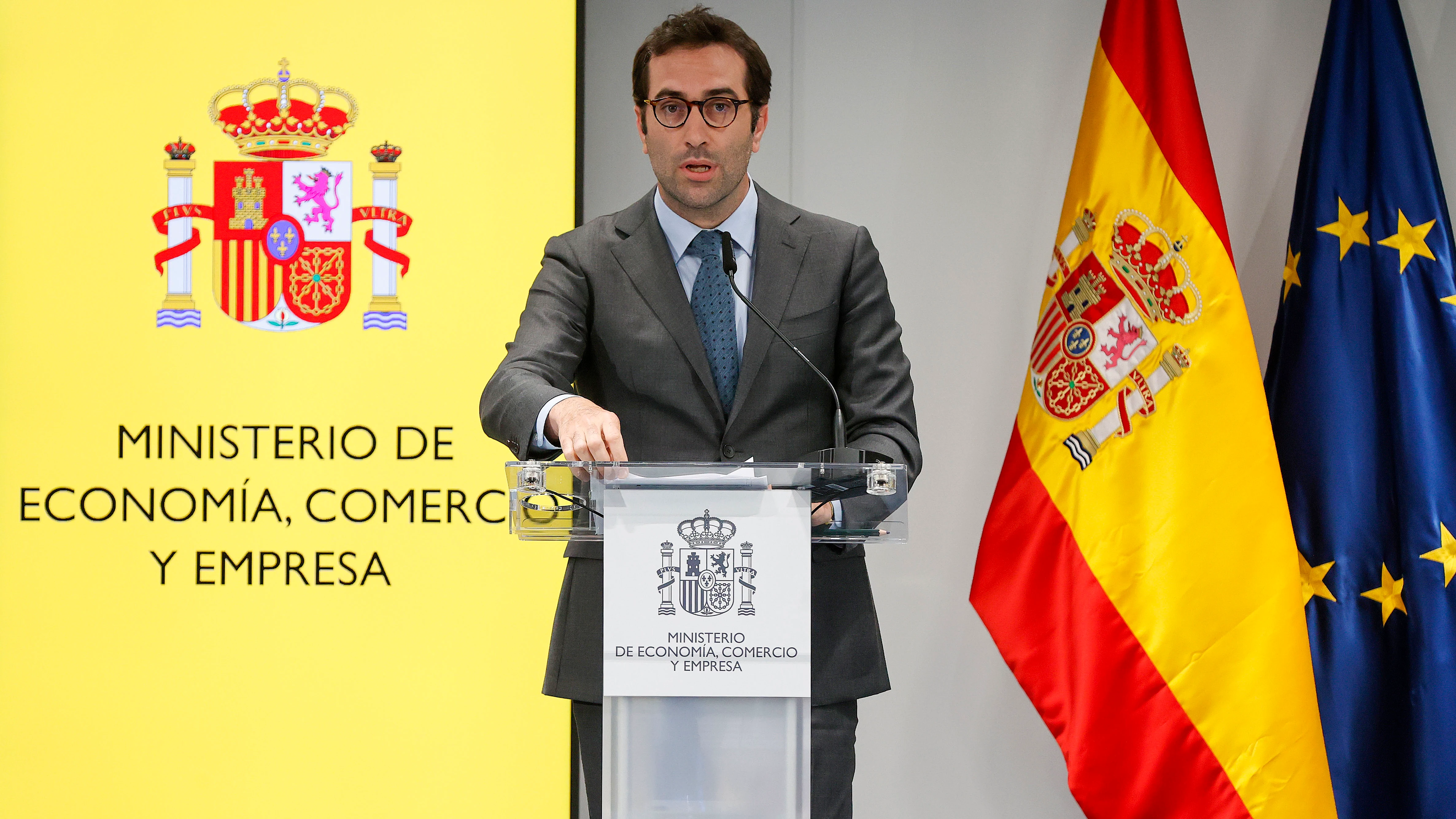 El ministro de Economía, Carlos Cuerpo, atiende a la prensa este miércoles 19 de junio en Madrid. 