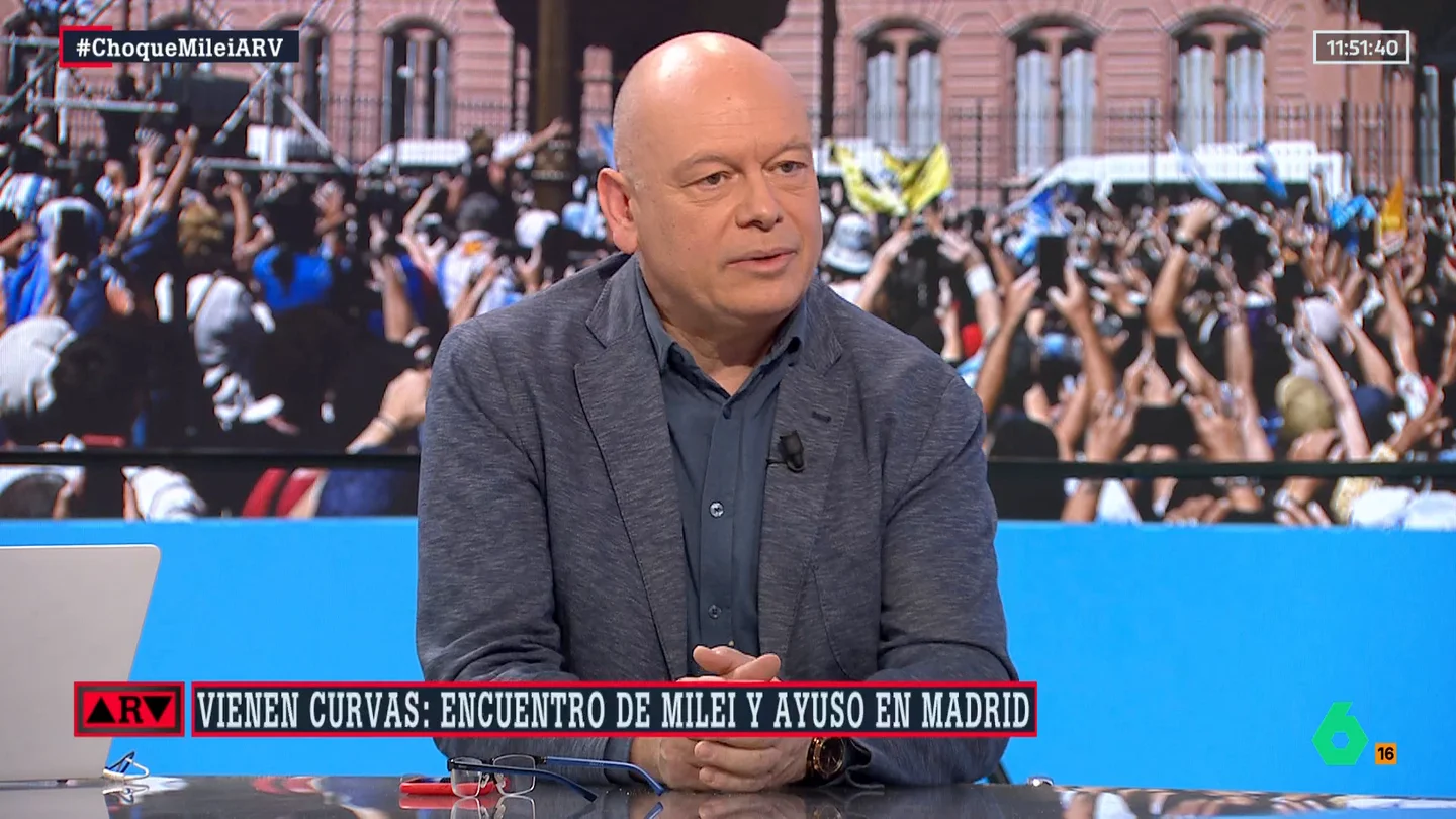 El análisis de Gabi Sanz sobre la visita de Milei a Ayuso: "Es un elemento disruptivo que ataca el proyecto de Feijóo como alternativa a Sánchez" El análisis de Gabi Sanz sobre la visita de Milei a Ayuso: "Es un elemento disruptivo que ataca el proyecto de Feijóo como alternativa a Sánchez"