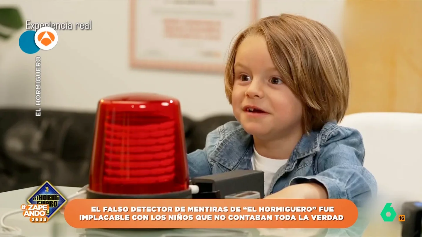 Un niño se sincera con el polígrafo de 'El Hormiguero' sobre si se ha hecho pis en la piscina: "Sí, se me escapa" Un niño se sincera con el polígrafo de 'El Hormiguero' sobre si se ha hecho pis en la piscina: "Sí, se me escapa"