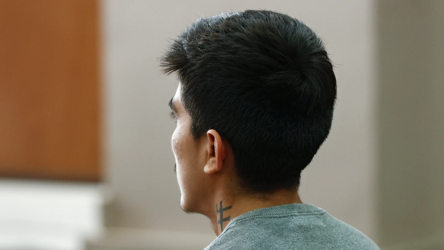 El acusado de la violación, Brian R.C.M, durante una sesión del juicio. El acusado de la violación, Brian R.C.M, durante una sesión del juicio.