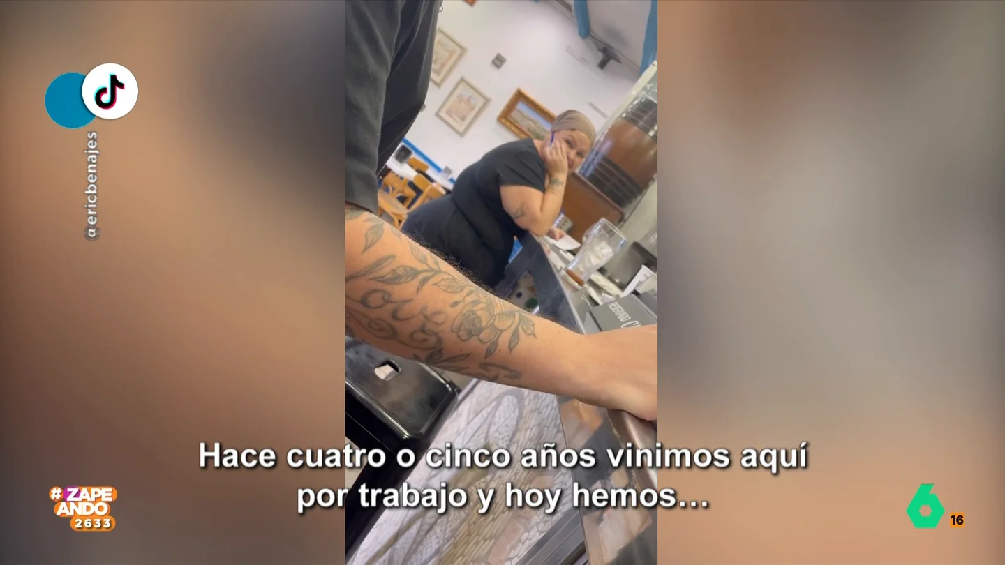 Unos chicos vuelven a un bar para pagar el 'simpa' que hicieron años atrás: "¡Qué honradez!" Unos chicos vuelven a un bar para pagar el 'simpa' que hicieron años atrás: "¡Qué honradez!"