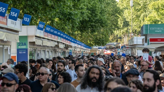 Ambiente durante la 83ª edición de la Feria del Libro de Madrid, en el Parque del Retiro, a 1 de junio de 2024 Ambiente durante la 83ª edición de la Feria del Libro de Madrid, en el Parque del Retiro, a 1 de junio de 2024