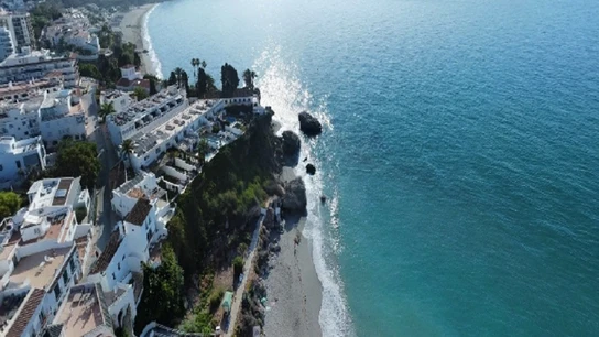 Playa del Carabeo en Nerja (Málaga). Playa del Carabeo en Nerja (Málaga).