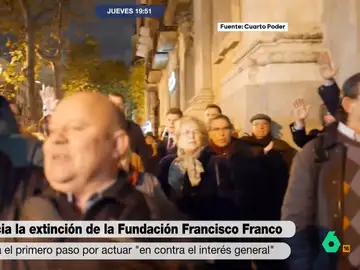 Iñaki López, al ver la media de edad de un grupo de franquistas cantando el &#39;cara al sol&#39;