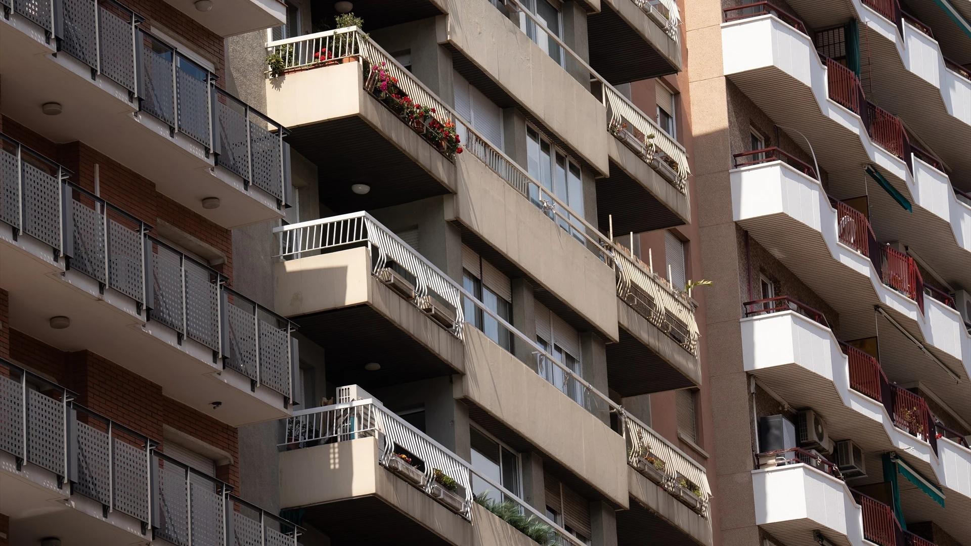 Un edificio en Barcelona en una foto de archivo