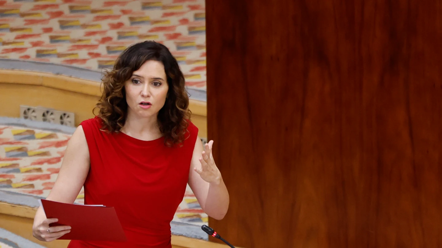 La presidenta de la Comunidad de Madrid, Isabel Díaz Ayuso, durante un pleno de la Asamblea. Qué es la Medalla Internacional de la Comunidad de Madrid que Ayuso va a entregar a Javier Milei