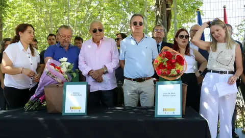 Las familias de Juan de Dios Adarve López y Antonio Rosales Ruiz, dos víctimas del franquismo identificadas en las fosas de Víznar (Granada)