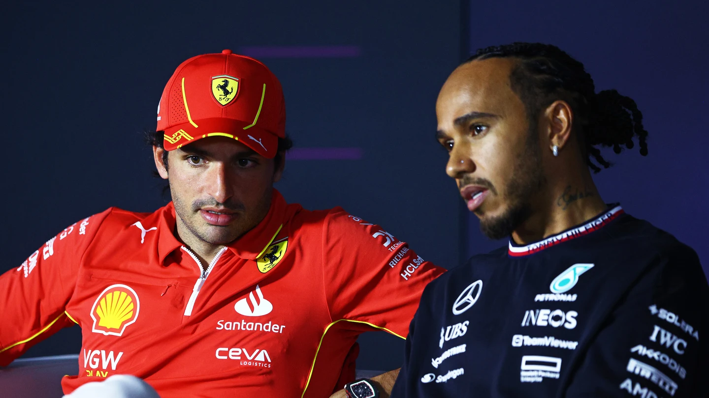 Carlos Sainz y Lewis Hamilton Carlos Sainz y Lewis Hamilton