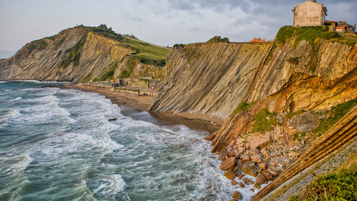 Playa de Itzurun, en Guipúzkoa, País Vasco Playa de Itzurun, en Guipúzkoa, País Vasco