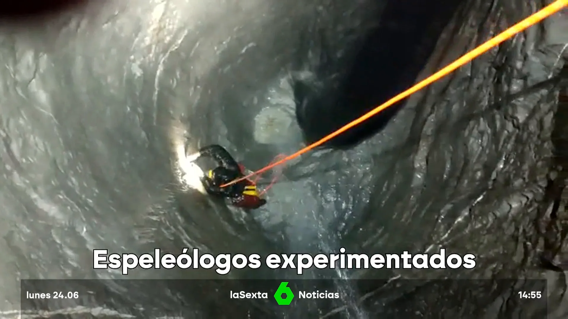 Los equipos de rescate de Cantabria no localizan a los dos espeleólogos en la ruta marcada