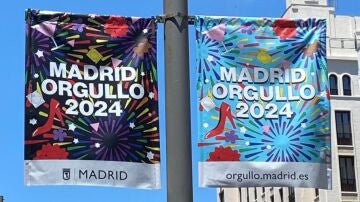 Carteles del Orgullo en el centro de Madrid