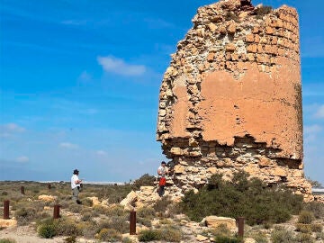 Investigadores trabajando en Torre de Cerrillos (Almeria)