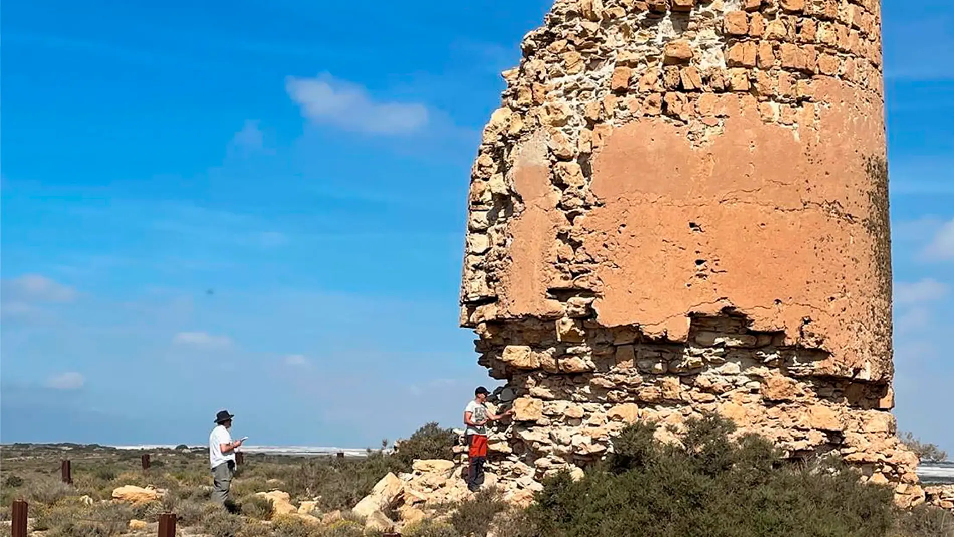 Investigadores trabajando en Torre de Cerrillos (Almeria) Investigadores trabajando en Torre de Cerrillos (Almeria)