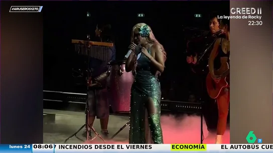 Karol G revela el sexo del bebé de una fan en pleno concierto: "¡Es una bichota!" Karol G revela el sexo del bebé de una fan en pleno concierto: "¡Es una bichota!"
