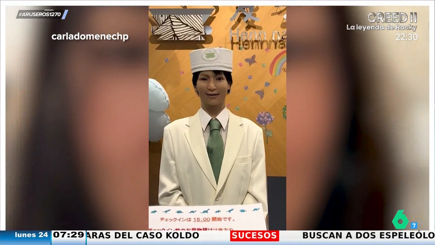 Una joven alucina con los robots recepcionistas de un hotel japonés: "No le puedo mirar a los ojos, me da mucho miedo" Una joven alucina con los robots recepcionistas de un hotel japonés: "No le puedo mirar a los ojos, me da mucho miedo"