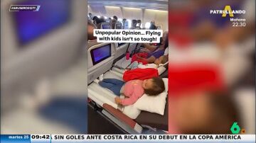 Una marca especializada en bebés diseña unas camas pensadas para los niños durante los viajes en avión 