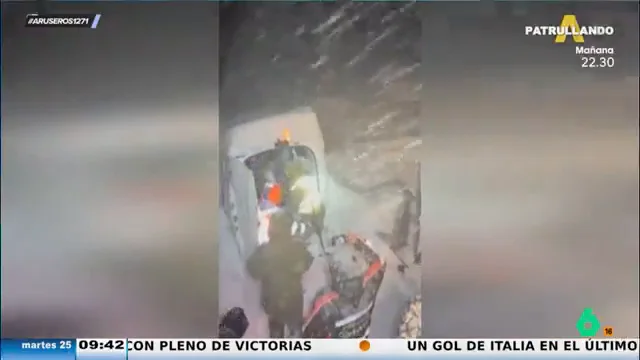 Así ha sido el dramático rescate de un hombre que estaba sepultado con su coche por una avalancha de nieve