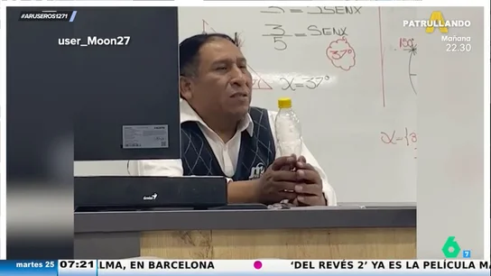 El vídeo viral de un profesor a sus alumnos que vayan a estudiar medicina: "Chicos, salven vidas, no lo hagan por dinero" El vídeo viral de un profesor a sus alumnos que vayan a estudiar medicina: "Chicos, salven vidas, no lo hagan por dinero"