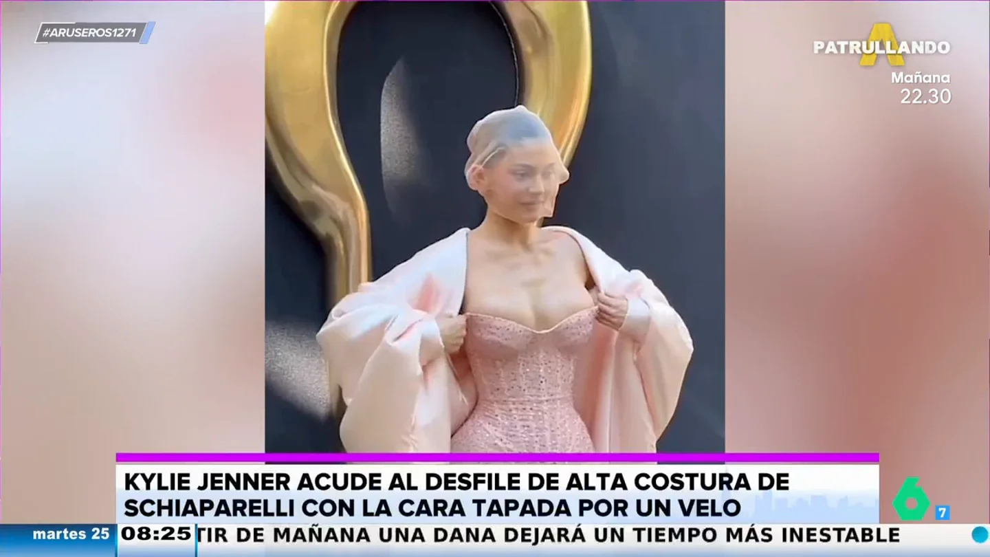 Alfonso Arús alucina al ver el velo de Kylie Jenner en París: "Pensaba que era una bolsa del supermercado" Alfonso Arús alucina al ver el velo de Kylie Jenner en París: "Pensaba que era una bolsa del supermercado"