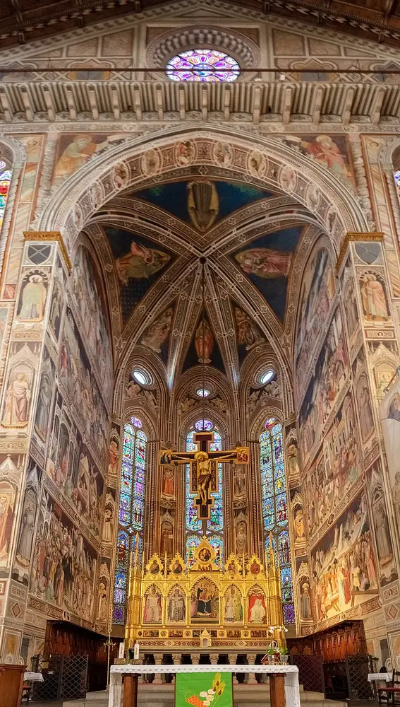 Interior de la Basílica de la Santa Cruz de Florencia Interior de la Basílica de la Santa Cruz de Florencia
