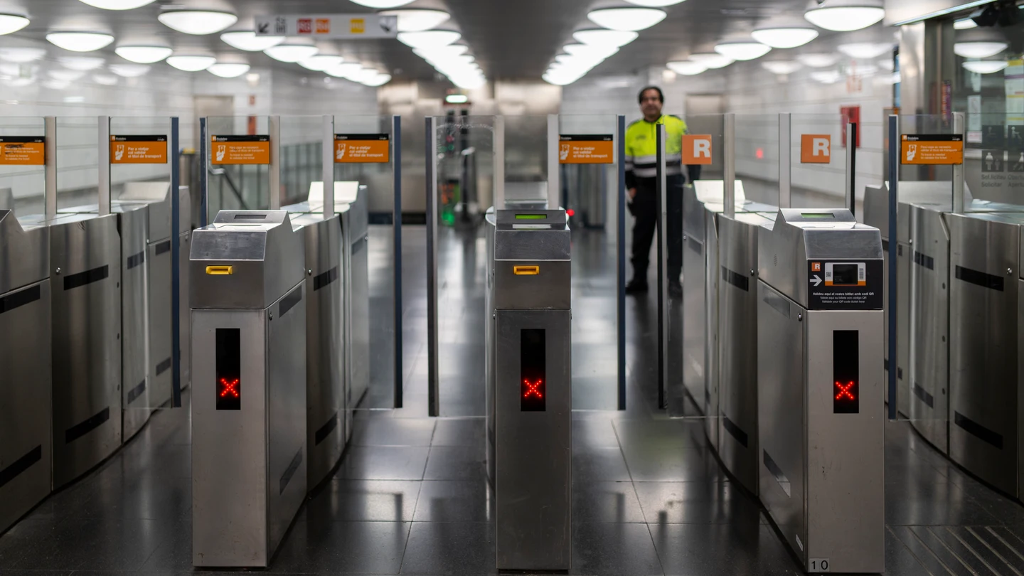 Una estación de metro de Barcelona. La estación de Renfe y Metro 'La Sagrera' en Barcelona, Catalunya (España).