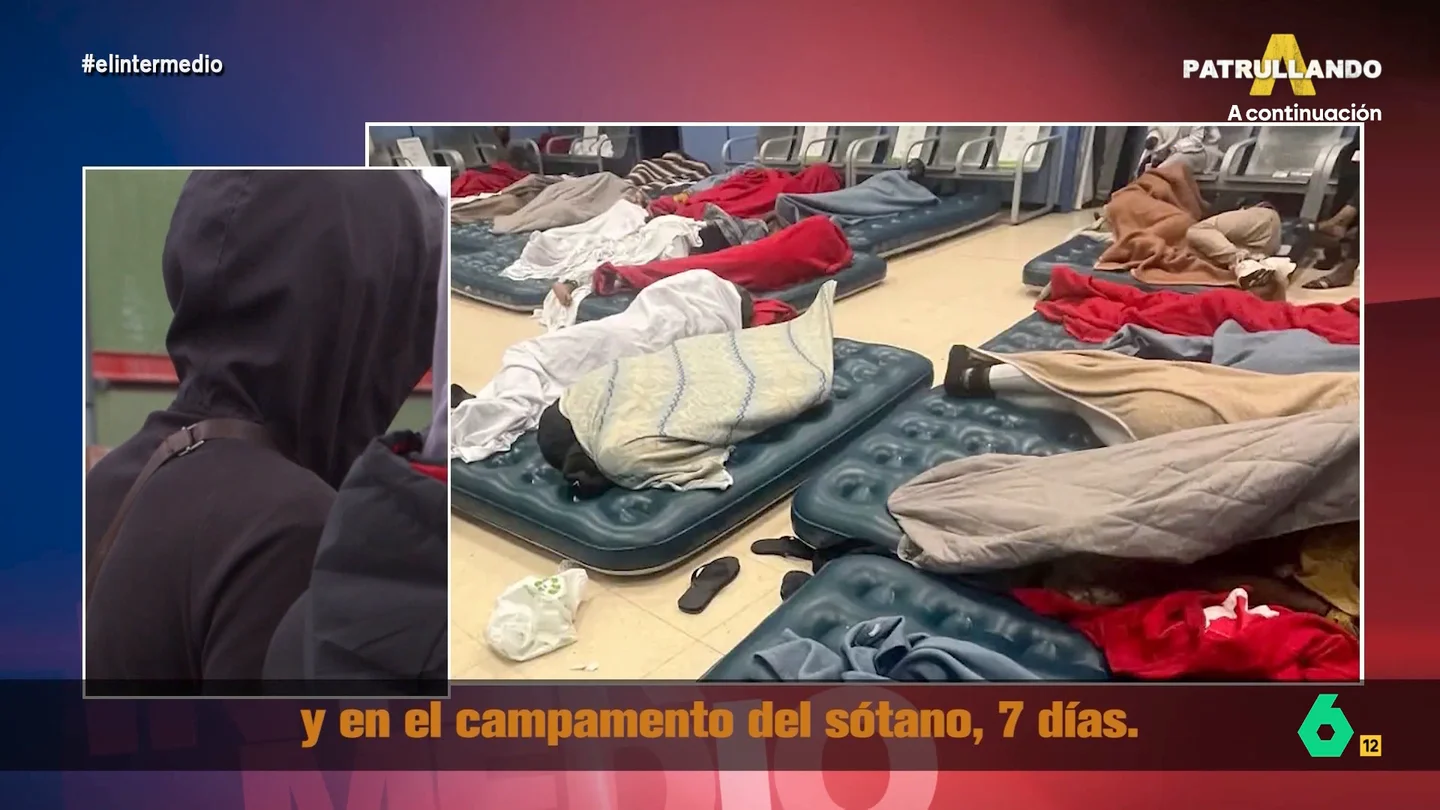 El calvario de dos jóvenes somalíes en el campamento de Barajas: "Era como una celda, estuve a punto de asfixiarme" El calvario de dos jóvenes somalíes en el campamento de Barajas: "Era como una celda, estuve a punto de asfixiarme"
