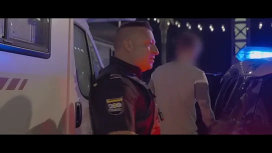 La tensa detención de la Policía con Jalis de la Serna persiguiendo a un joven con droga por Benidorm: "Tiene restos de sangre" La tensa detención de la Policía con Jalis de la Serna persiguiendo a un joven con droga por Benidorm: "Tiene restos de sangre"