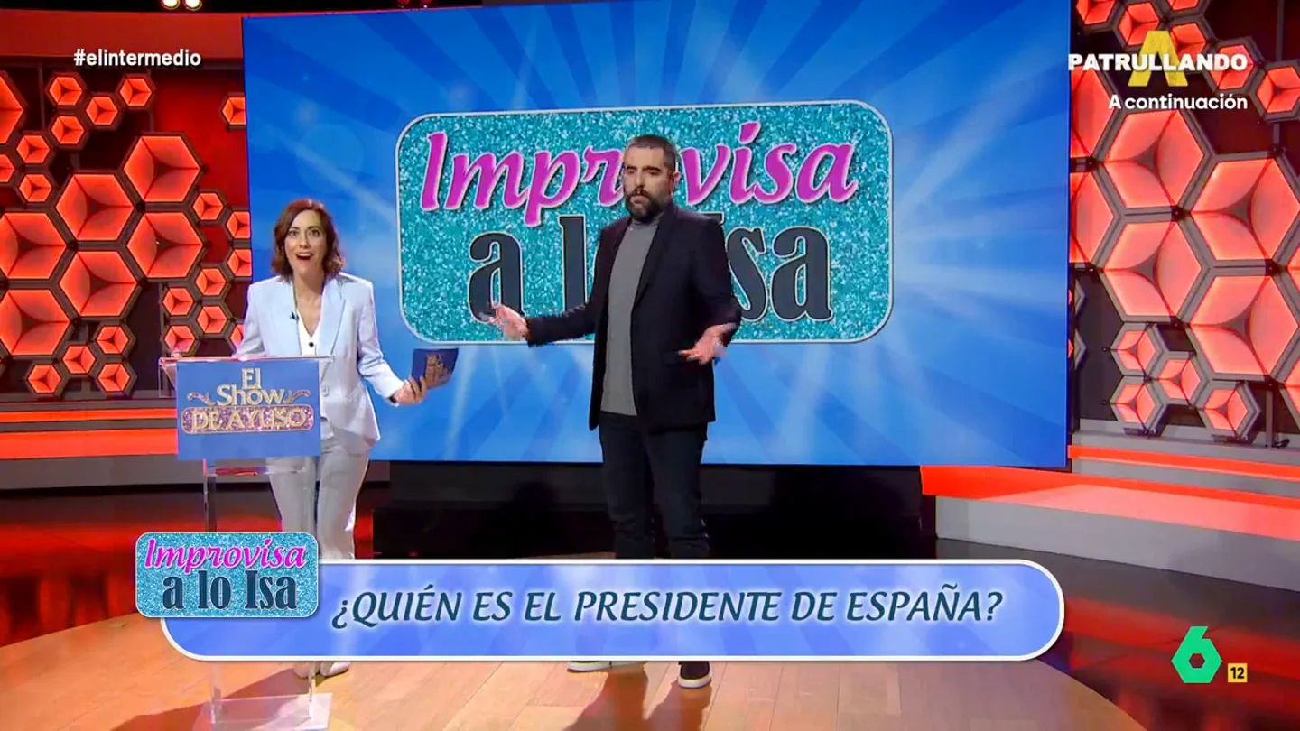'Ayuso', a Dani Mateo tras 'fallar' quién es el presidente de España Cristina Gallego encarnaba un día más a Isabel Díaz Ayuso y, en esta ocasión, presentaba su propio 'show' en el que Dani Mateo era su primer concursante. Sus respuestas en pruebas como 'Improvisa a lo Isa' o 'Bote o Txapote', en este vídeo.