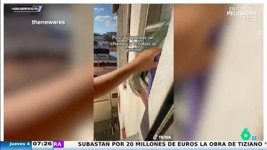 La 'estrategia de ahorro' de un chico que le roba el champú a su vecino al tener la ventana del baño pegada a su habitación La 'estrategia de ahorro' de un chico que le roba el champú a su vecino al tener la ventana del baño pegada a su habitación