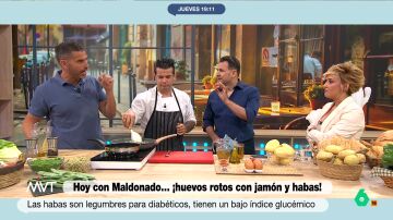 Carlos Maldonado cocina huevos rotos con jamón y habas