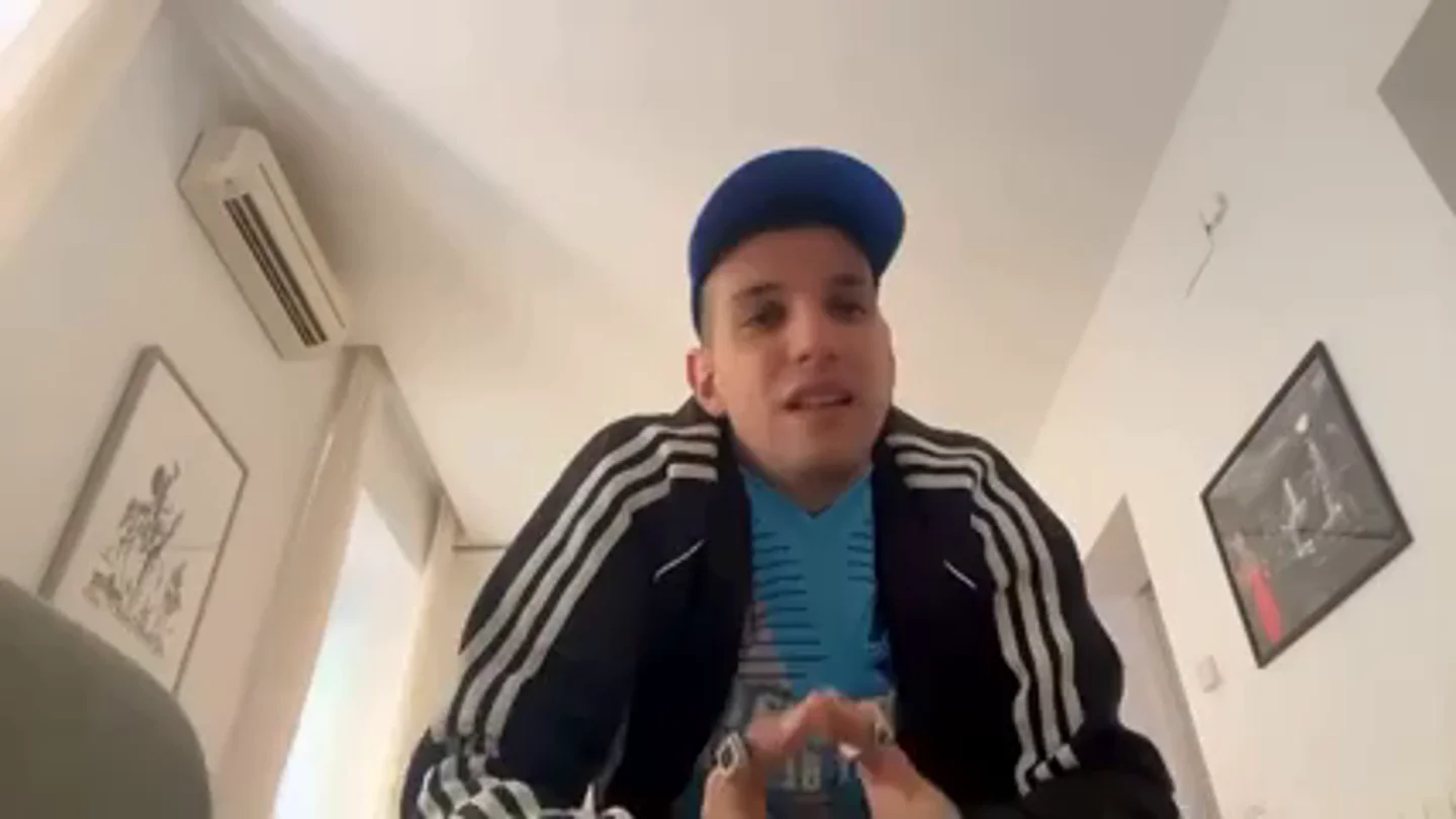 Habla la víctima del ataque homófobo en un local de Barcelona el Día del Orgullo en 2019 tras la absolución de su agresor Habla la víctima del ataque homófobo en un local de Barcelona el Día del Orgullo en 2019 tras la absolución de su agresor