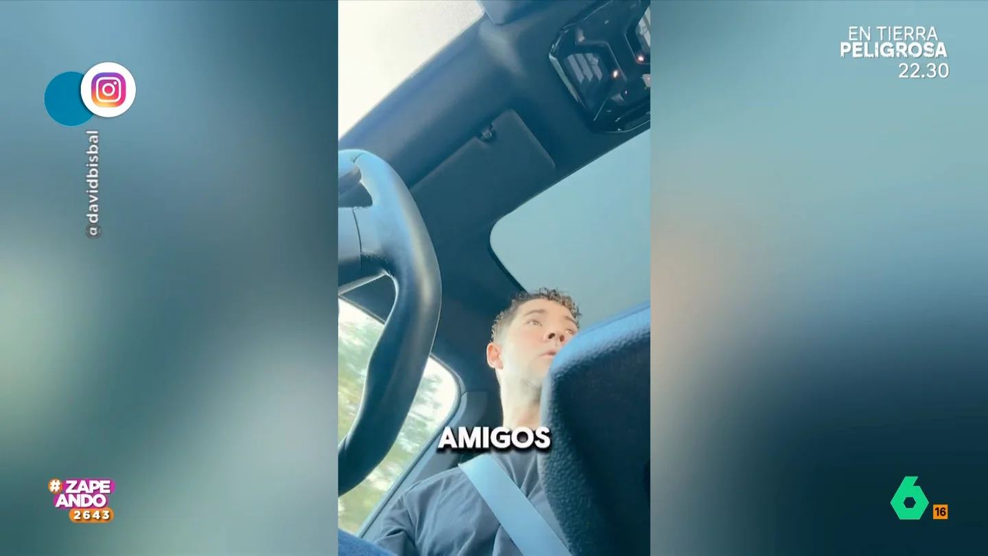 El tierno momento en el que David Bisbal explica a su hijo por qué es conocido: "Todos dicen que tú eres famoso" El cantante tiene una emotiva conversación con su hijo Matteo en el que intenta explicarle el porqué de la reacción de sus compañeros del cole cuando le ha ido a buscarlo a clase.