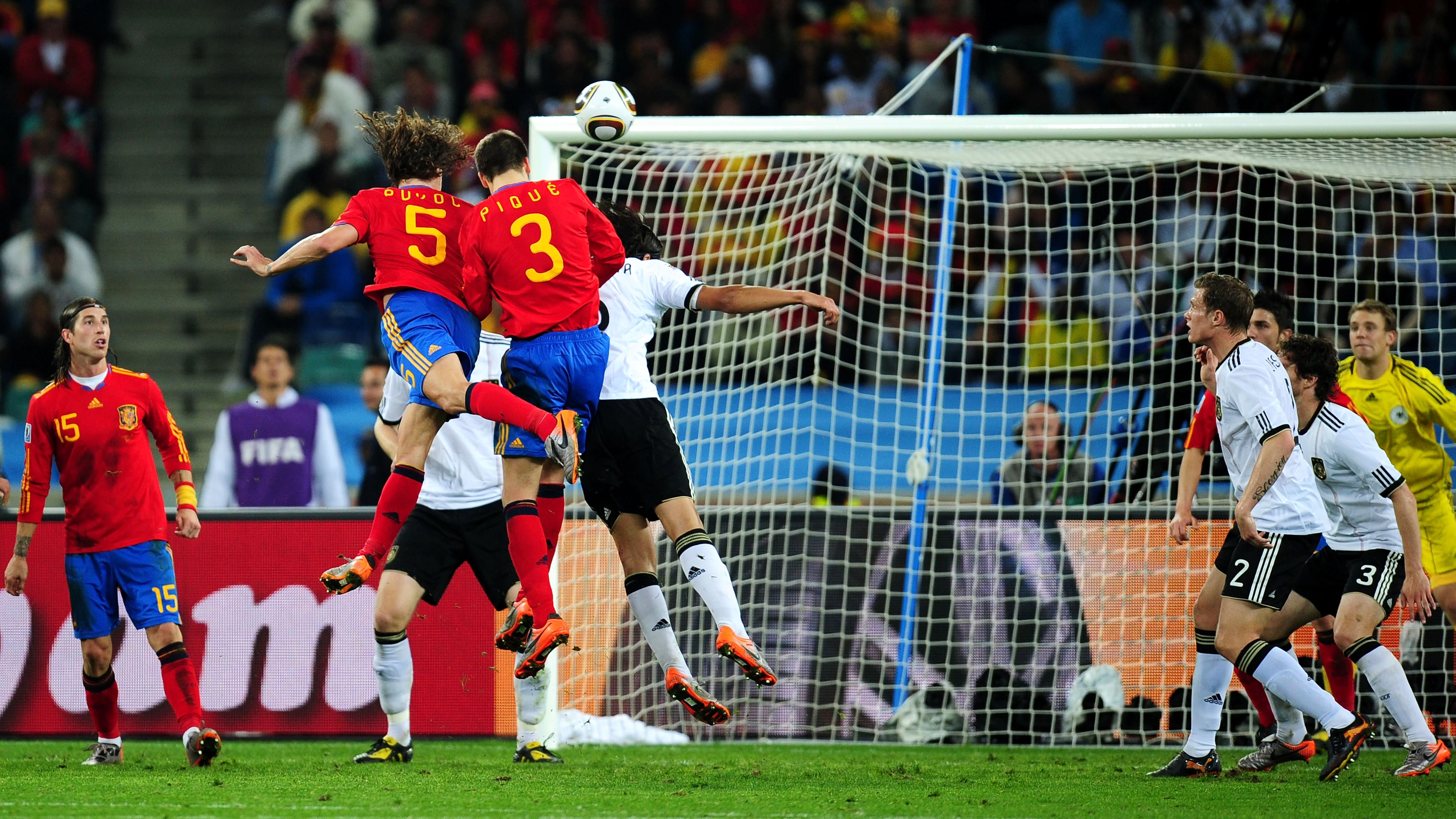 El gol de Puyol en la semifinal contra Alemania en el mundial de 2010