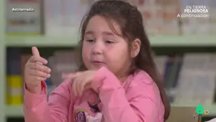 Una niña confiesa a Thais Villas la broma que le hizo a su primo de dos años: &quot;Le puse un filtro de araña y se fue corriendo&quot;