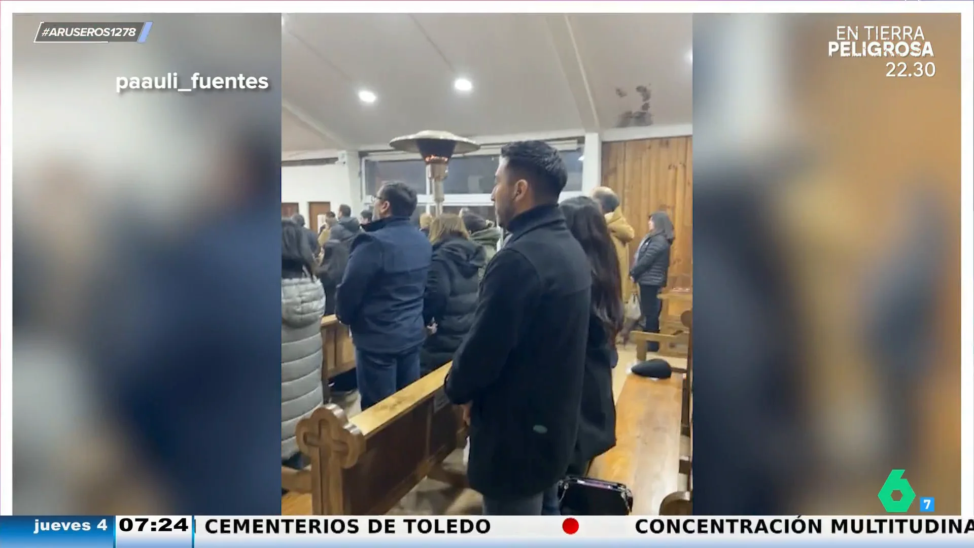 Se viraliza viendo un partido de la Copa América mientras está en misa: con cascos y el móvil escondido