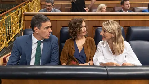 Pedro Sánchez, María Jesús Montero y Yolanda Díaz